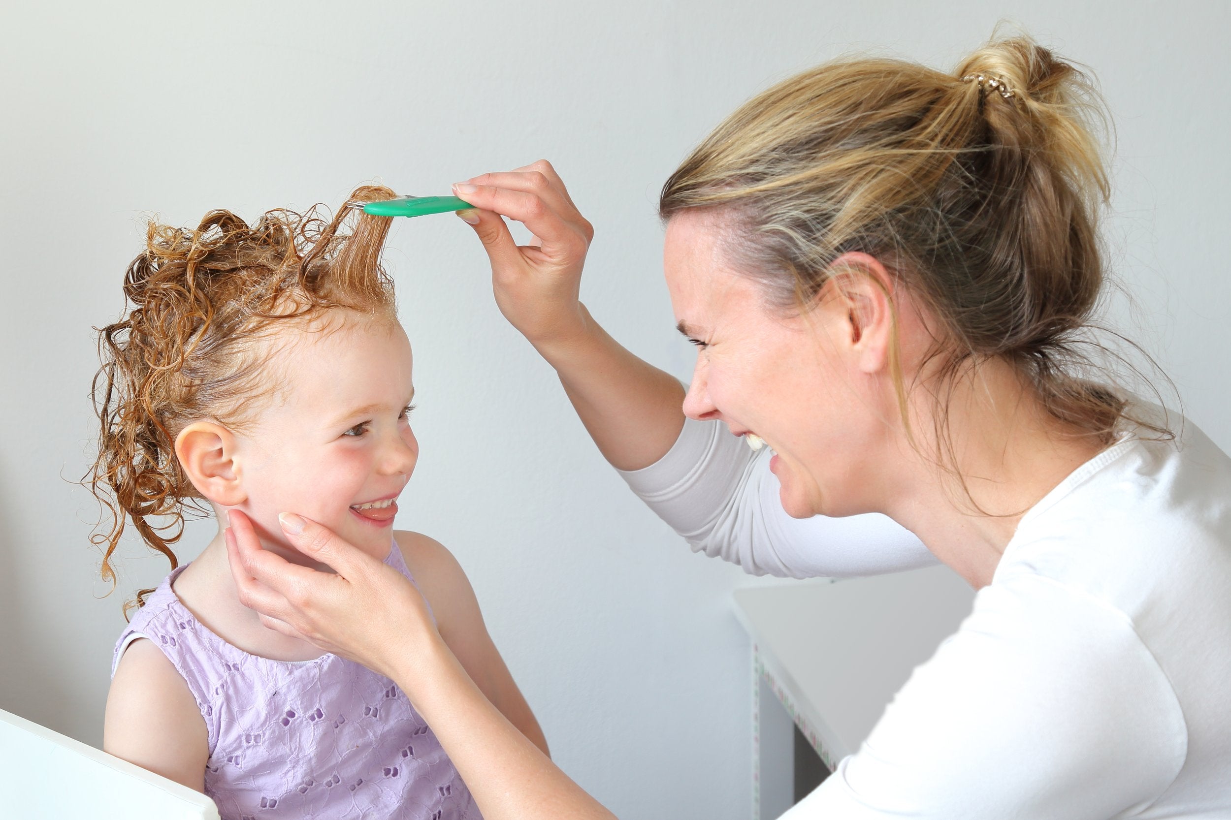 What kills lice fast at home?